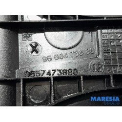 Peugeot - 307 - Couvercle de distribution