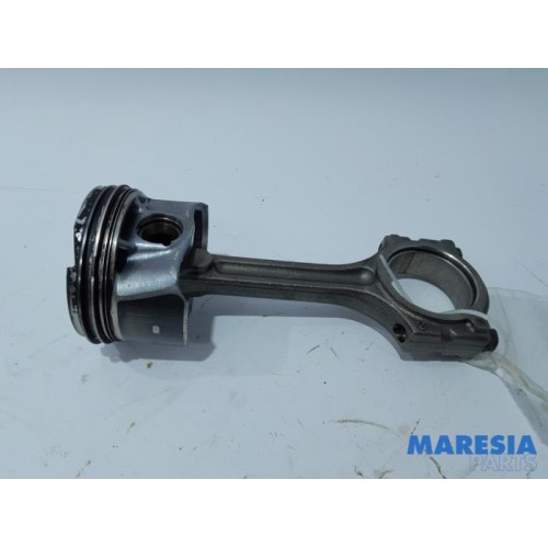 Renault - Clio - Connecting rod