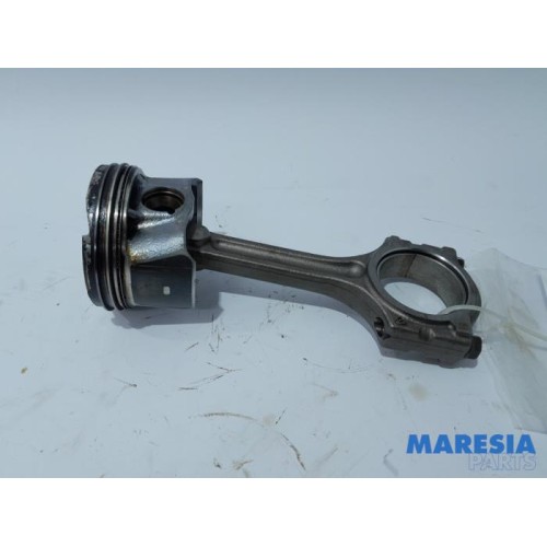 Renault - Clio - Connecting rod
