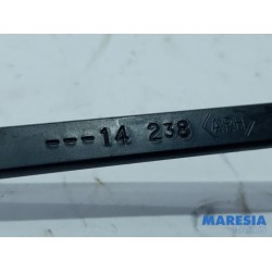 Renault - Twingo - Front wiper arm