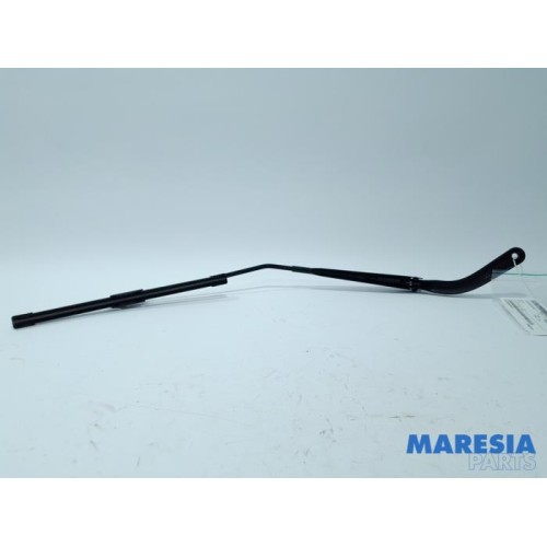 Renault - Twingo - Front wiper arm