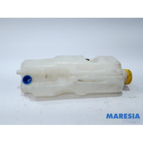 Renault - Twingo - Front windscreen washer reservoir