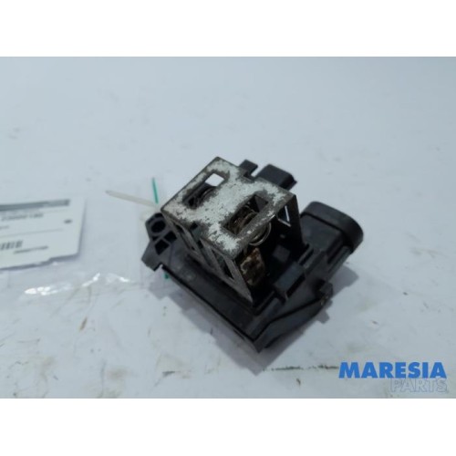 Renault - Twingo - Cooling fan resistor