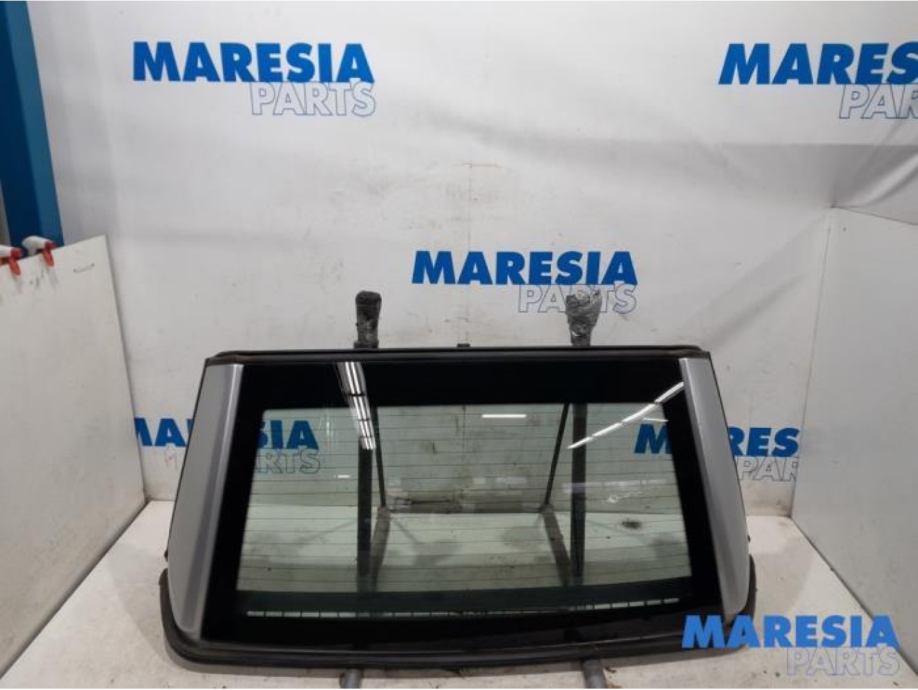 Peugeot - 207 - Rear window