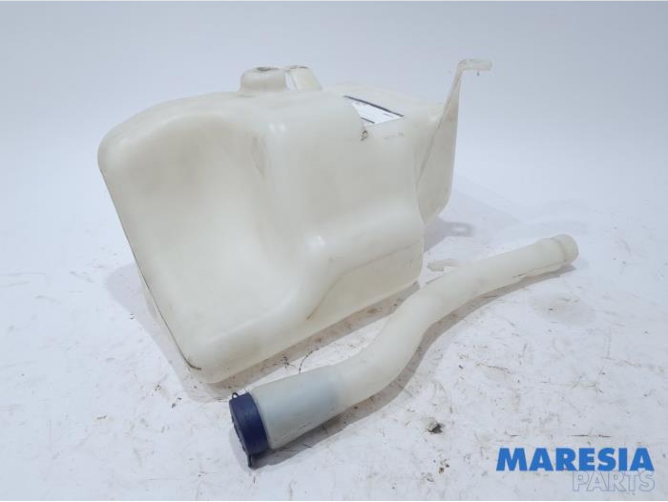 Opel - Combo - Front windscreen washer reservoir