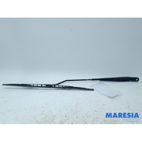 Renault - Kangoo - Front wiper arm