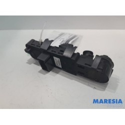 Peugeot - 207 - Multi-functional window switch