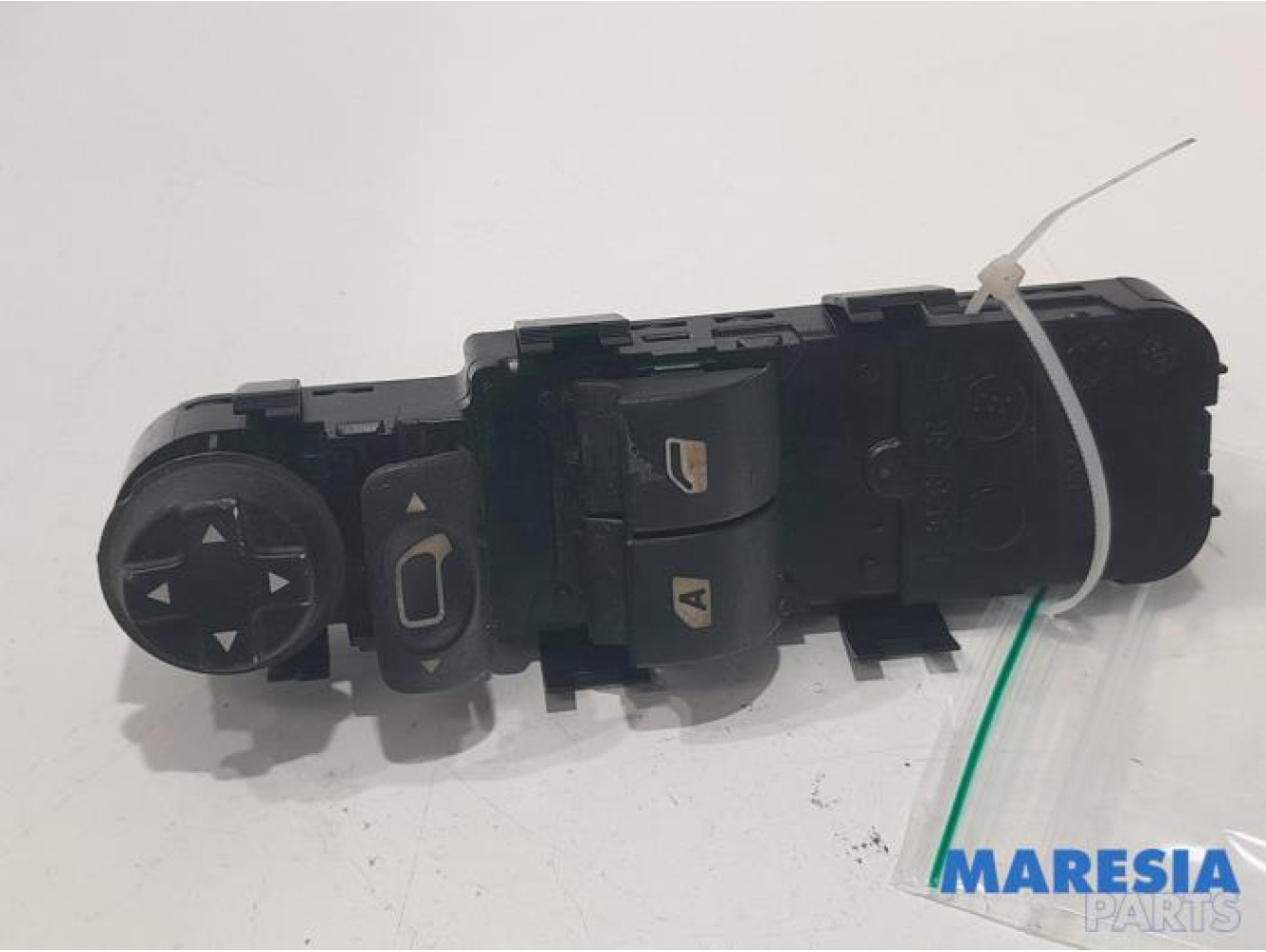 Peugeot - 207 - Multi-functional window switch