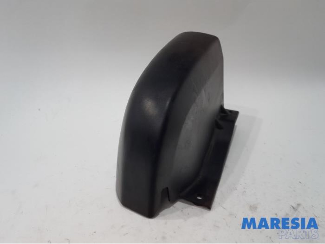 Renault - Trafic - Rear bumper corner, right