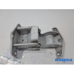 Renault - Trafic - Tailgate hinge