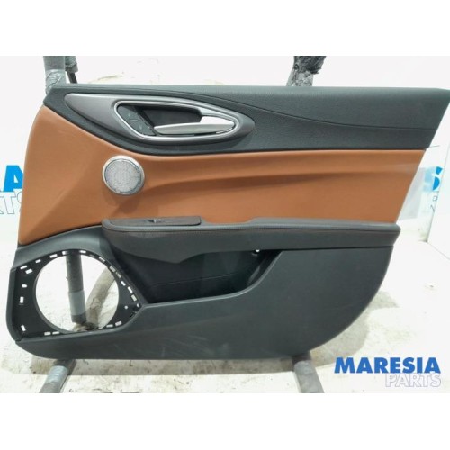 Alfa Romeo - Giulia - Front door trim 4-door, right