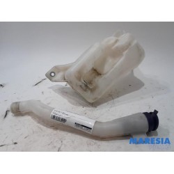 Alfa Romeo - Giulietta - Front windscreen washer reservoir