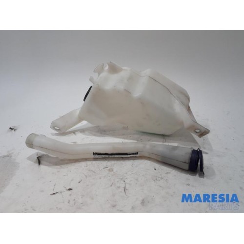 Alfa Romeo - Giulietta - Front windscreen washer reservoir