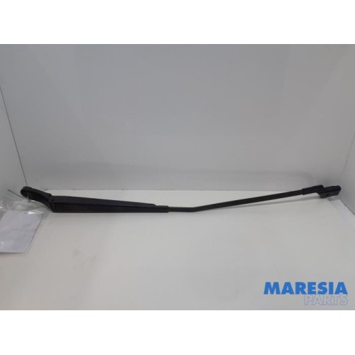 Peugeot - 5008 - Front wiper arm
