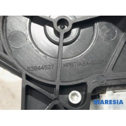 Opel - Combo - Scheibenwischermotor hinten