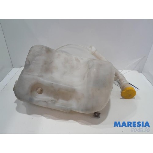 Renault - Megane - Front windscreen washer reservoir