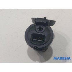 Renault - Megane - AUX/USB aansluiting