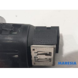 Renault - Megane - AUX/USB aansluiting