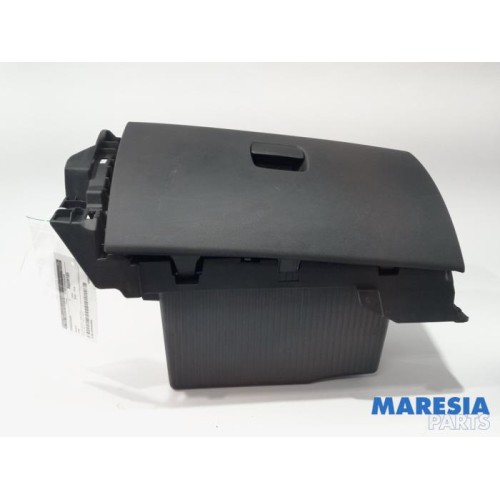 Renault - Trafic - Glovebox