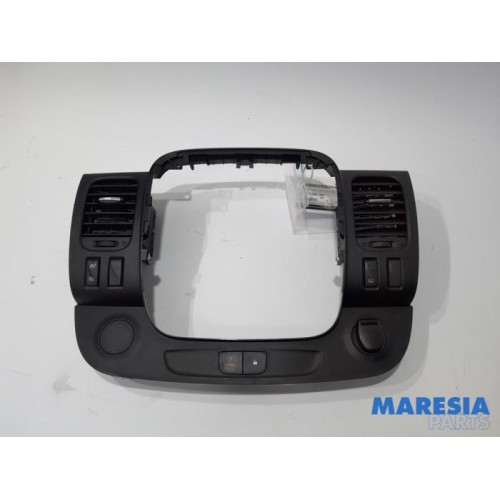 Renault - Trafic - Armaturenbrett Teil