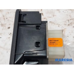 Renault - Kangoo - Multi-functional window switch