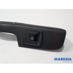 Renault - Trafic - Electric window switch