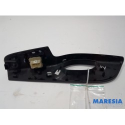 Renault - Trafic - Multi-functional window switch