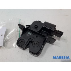 Renault - Megane - Tailgate lock mechanism