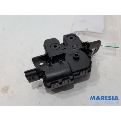 Renault - Megane - Tailgate lock mechanism