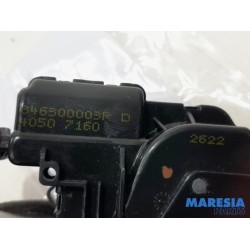 Renault - Megane - Tailgate lock mechanism