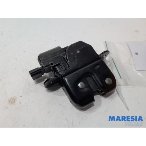 Renault - Megane - Tailgate lock mechanism