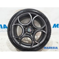 Alfa Romeo - Giulietta - Sportvelgenset + banden