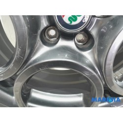 Alfa Romeo - Giulietta - Sportvelgenset + banden