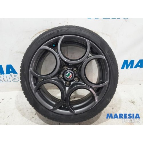 Alfa Romeo - Giulietta - Sportvelgenset + banden