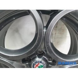 Alfa Romeo - Giulietta - Sportvelgenset + banden