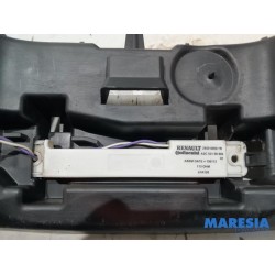 Renault - Megane - Rear bumper bracket central