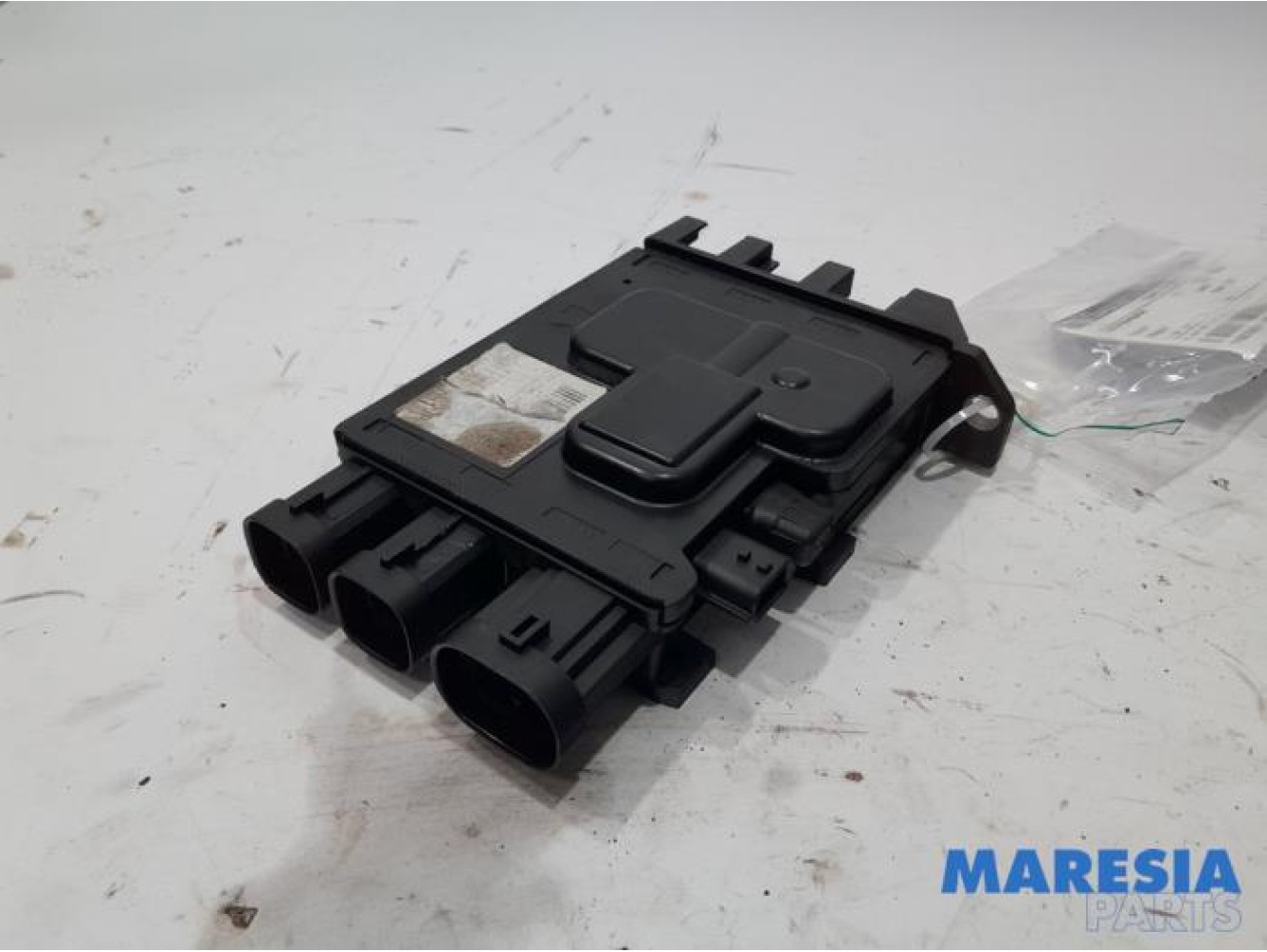 Renault - Megane - Voltage regulator