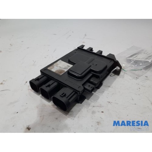 Renault - Megane - Voltage regulator