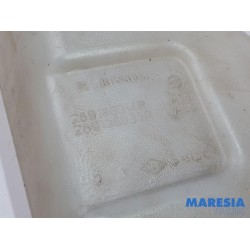 Renault - Megane - Ruitensproeiertank voor