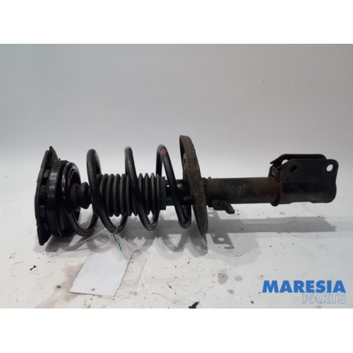 Renault - Megane - Front shock absorber rod, right