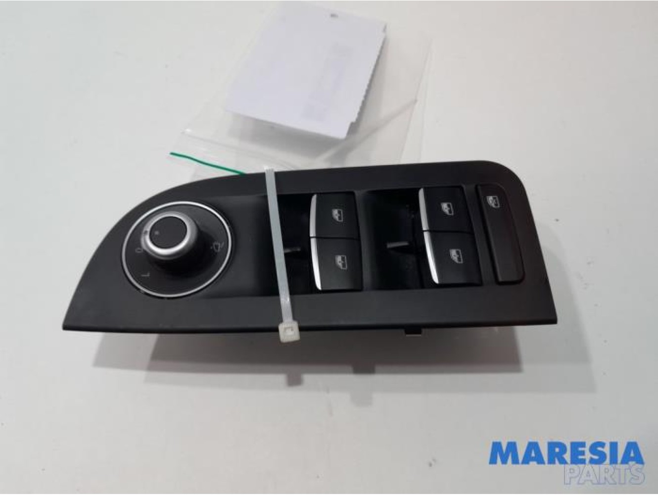 Alfa Romeo - Giulia - Multi-functional window switch