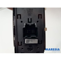 Alfa Romeo - Giulia - Multi-functional window switch