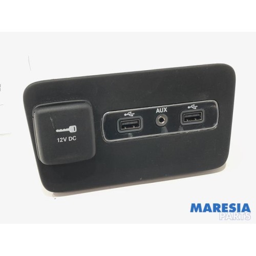 Alfa Romeo - Giulia - AUX/USB aansluiting
