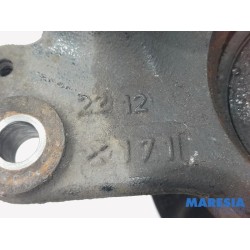 Renault - Megane - Knuckle, front right