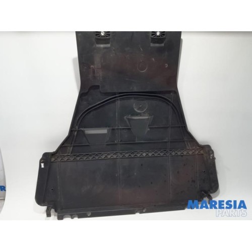 Renault - Megane - Engine protection panel