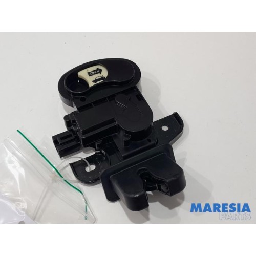 Alfa Romeo - Giulia - Boot lid lock mechanism