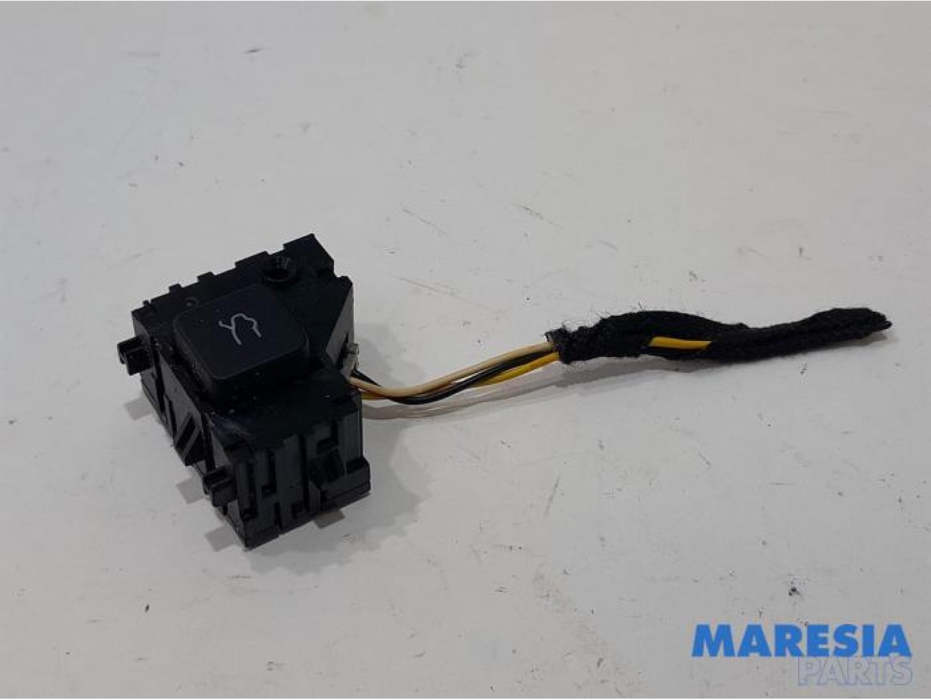 Alfa Romeo - Giulia - Tailgate switch