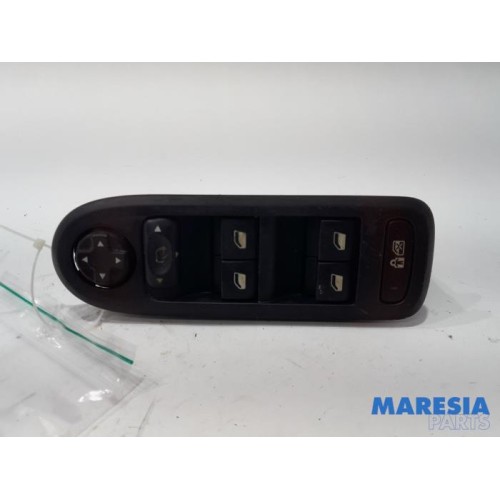 Peugeot - 308 - Multi-functional window switch