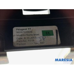 Peugeot - 308 - Armrest