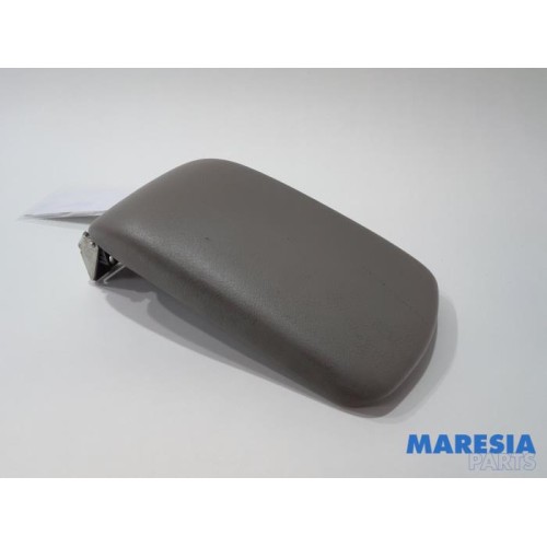 Peugeot - 308 - Armrest